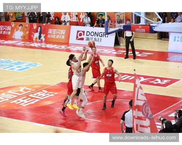 瑞安球员戴子特实战扣篮创温州赛区纪录,主场沸腾 瑞安球员戴子特实战扣篮创温州赛区纪录,主场沸腾